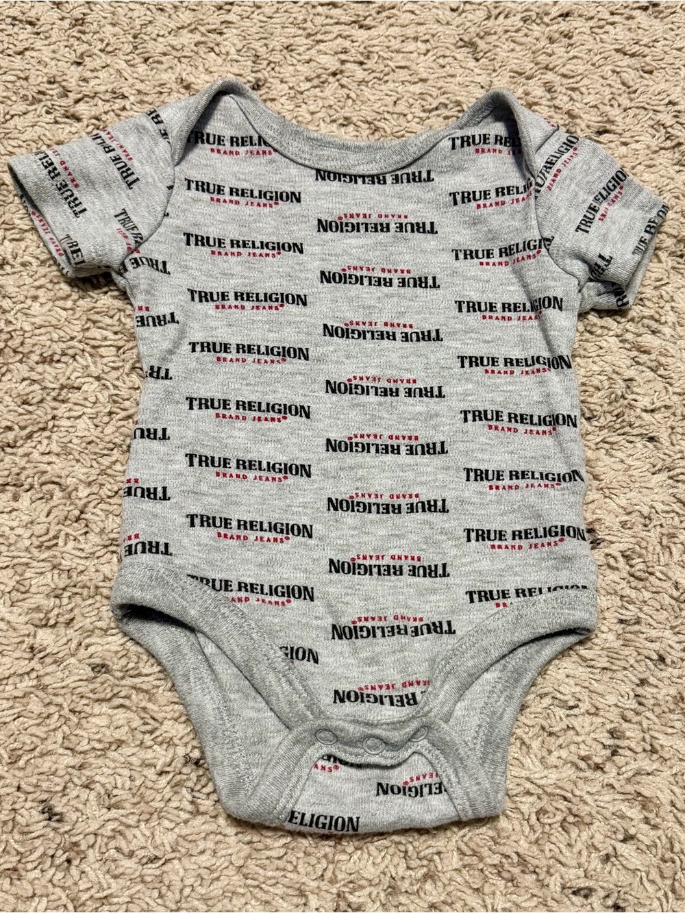 True Religion Baby Bodysuit 3–6M Gray Logo